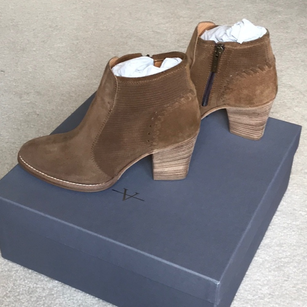 Aquatalia Fern a suede